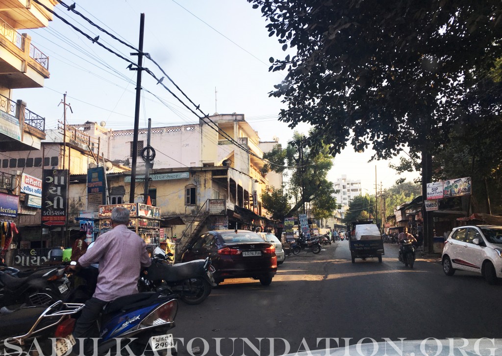 Street in front of Jai Jhulelal Hospital