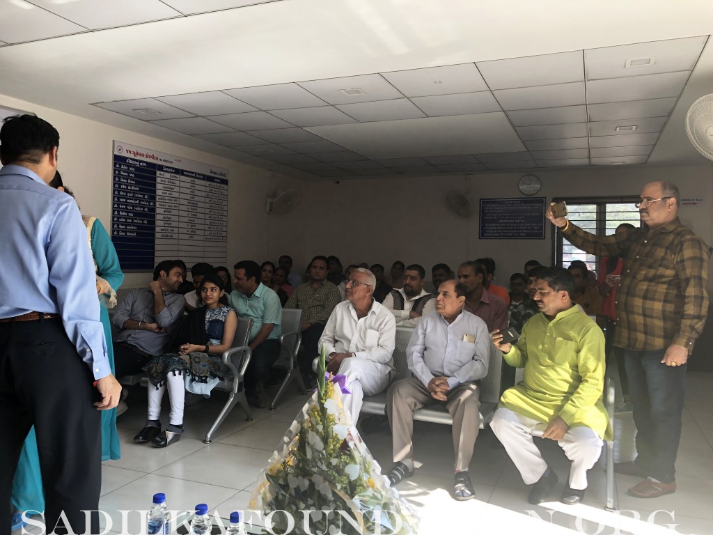 Dr. Gupta speaking at Jai Jhulelal Hospital.