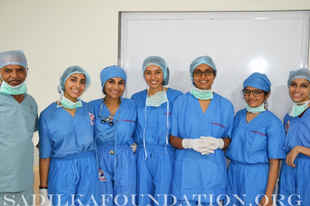 Dr. L. Gupta with her team and volunteers after an eyelid case.